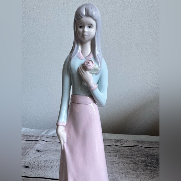 Ceramic girl young woman figurine 12 1/2" tall - Picture 2 of 12